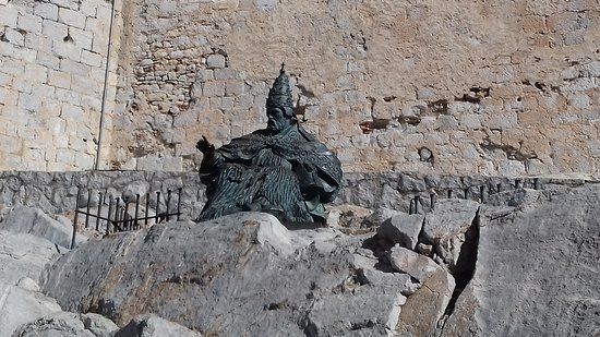 el Monumento al Papa Luna